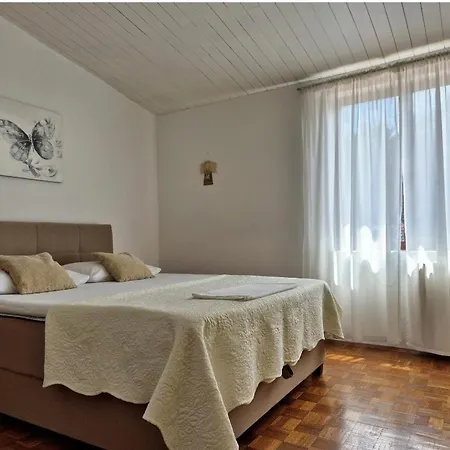 Apartment Vjekoslav Sea View